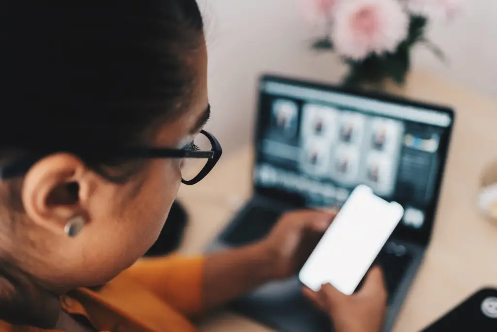 Women searching the internet. On-Page SEO.